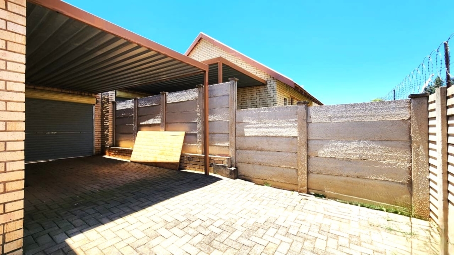 2 Bedroom Property for Sale in Langenhovenpark Free State